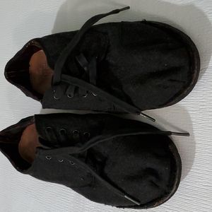 Toms Men's shoes Size 11.5